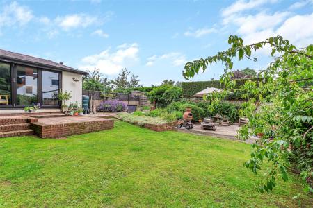 3 bedroom End of terrace house for sale in Middlehill Road, Wimborne