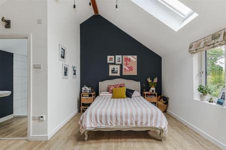 3 bedroom End of terrace house for sale in Middlehill Road, Wimborne