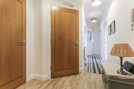 2 bedroom Apartment for sale in Hanfield Lodge, 43 Gravel Hill, Wimborne