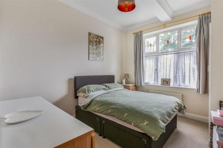 2 bedroom Apartment for sale in Hanfield Lodge, 43 Gravel Hill, Wimborne