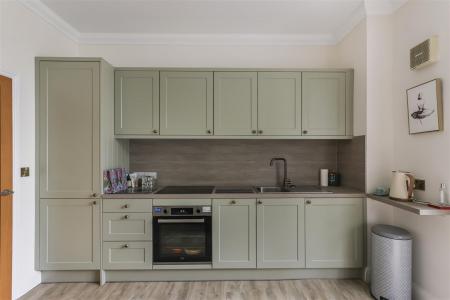 2 bedroom Apartment for sale in Hanfield Lodge, 43 Gravel Hill, Wimborne