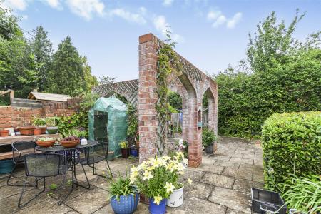 2 bedroom Apartment for sale in Hanfield Lodge, 43 Gravel Hill, Wimborne