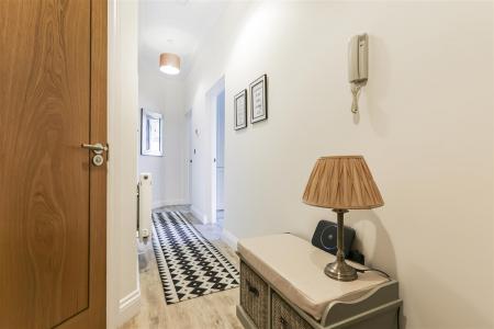 2 bedroom Apartment for sale in Hanfield Lodge, 43 Gravel Hill, Wimborne