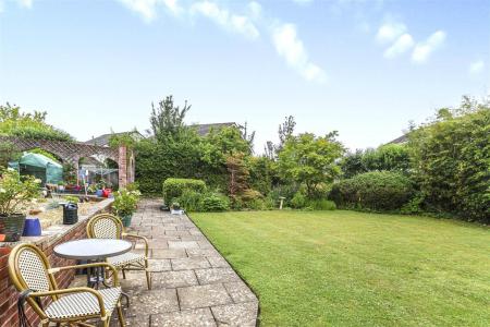 2 bedroom Apartment for sale in Hanfield Lodge, 43 Gravel Hill, Wimborne