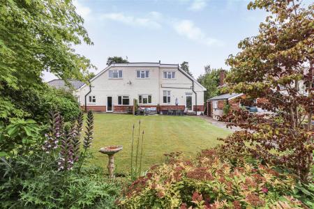2 bedroom Apartment for sale in Hanfield Lodge, 43 Gravel Hill, Wimborne