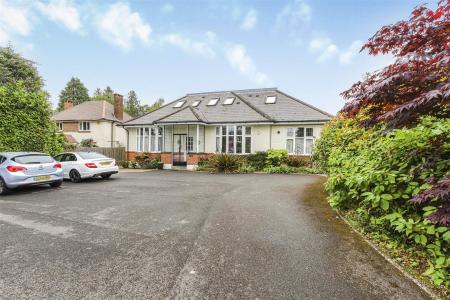 2 bedroom Apartment for sale in Hanfield Lodge, 43 Gravel Hill, Wimborne