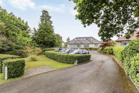 2 bedroom Apartment for sale in Hanfield Lodge, 43 Gravel Hill, Wimborne