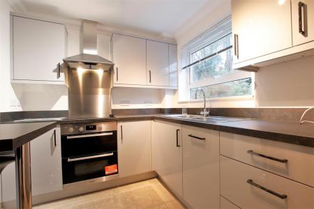 2 bedroom Apartment to let in Glynville Close, Colehill