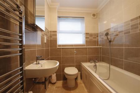 2 bedroom Apartment to let in Glynville Close, Colehill