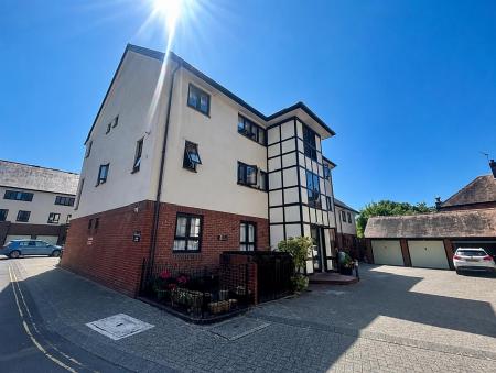 2 bedroom Apartment for sale in Grammar School Lane, Wimborne