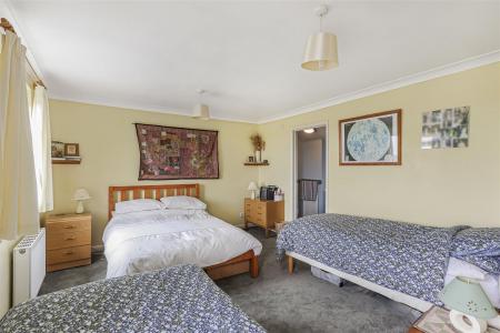 5 bedroom Chalet for sale in Ashmeads Way, Wimborne
