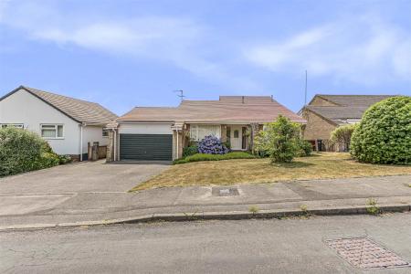5 bedroom Chalet for sale in Ashmeads Way, Wimborne