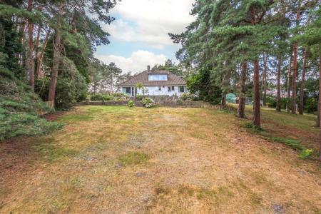 4 bedroom Chalet for sale in Matchams Lane, Christchurch