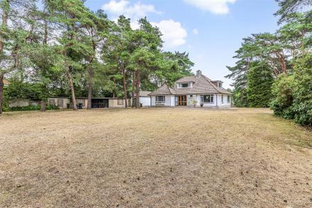 4 bedroom Chalet for sale in Matchams Lane, Christchurch