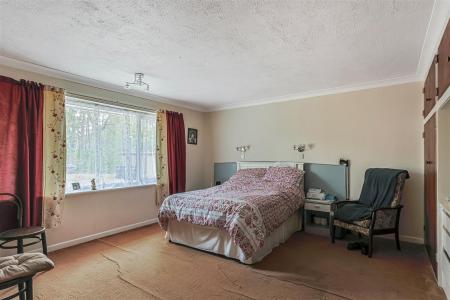 4 bedroom Chalet for sale in Matchams Lane, Christchurch