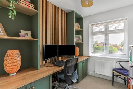 4 bedroom Detached house for sale in Gravel Hill, Wimborne