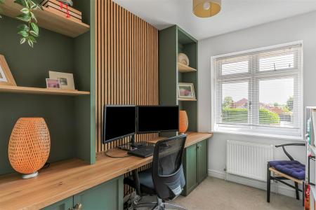 4 bedroom Detached house for sale in Gravel Hill, Wimborne