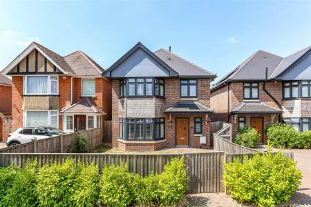 4 bedroom Detached house for sale in Gravel Hill, Wimborne