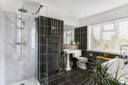 4 bedroom Property for sale in 6, Horton Heath, Dorset, BH21 7JR