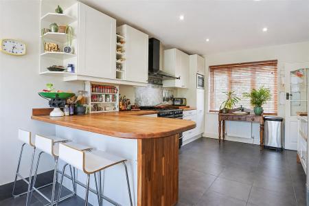 4 bedroom Property for sale in 6, Horton Heath, Dorset, BH21 7JR