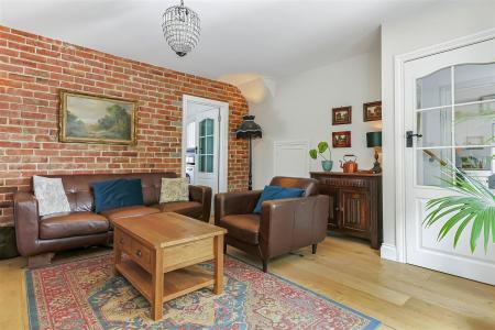 4 bedroom Property for sale in 6, Horton Heath, Dorset, BH21 7JR