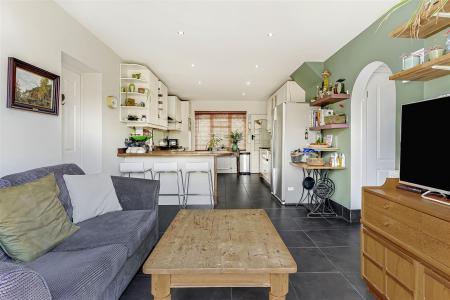 4 bedroom Property for sale in 6, Horton Heath, Dorset, BH21 7JR