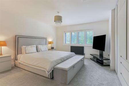 4 bedroom Detached house for sale in Rowlands Hill, Wimborne
