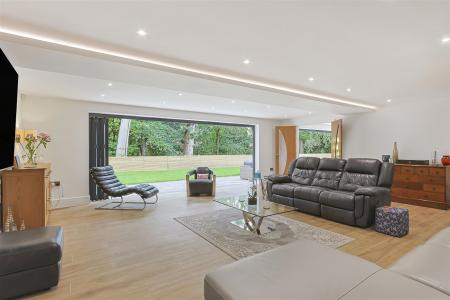 4 bedroom Detached house for sale in Rowlands Hill, Wimborne