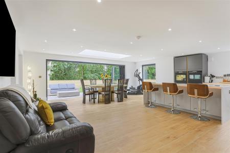 4 bedroom Detached house for sale in Rowlands Hill, Wimborne