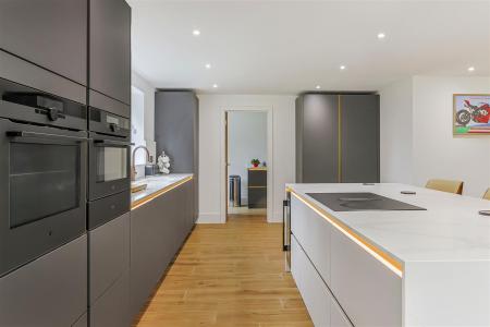4 bedroom Detached house for sale in Rowlands Hill, Wimborne