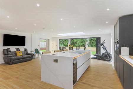 4 bedroom Detached house for sale in Rowlands Hill, Wimborne