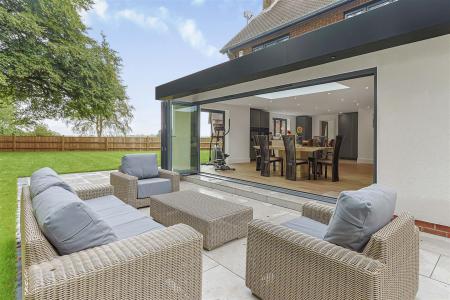 4 bedroom Detached house for sale in Rowlands Hill, Wimborne