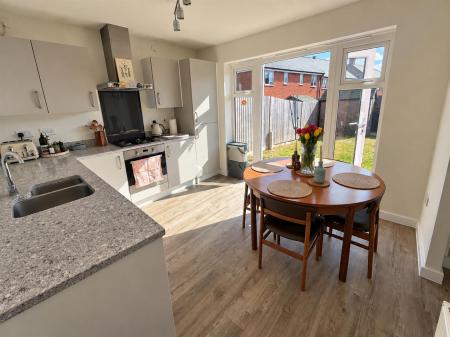 2 bedroom Terraced House to let in Wheatsheaf Road, Wimborne