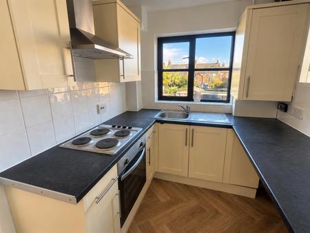2 bedroom Apartment to let in 32 Crescent Road, Wimborne
