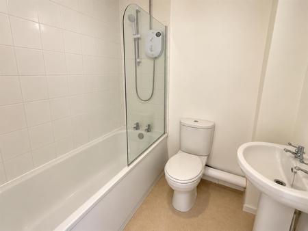 2 bedroom Apartment to let in 32 Crescent Road, Wimborne