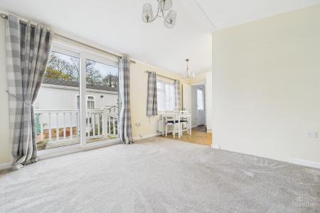 2 bedroom Park home for sale in Barton Broads Park, Maltkiln R, Barton-upon-Humber, North Lincolnshire, DN18