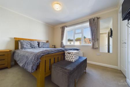 2 bedroom Park home for sale in Barton Broads Park, Maltkiln R, Barton-upon-Humber, North Lincolnshire, DN18