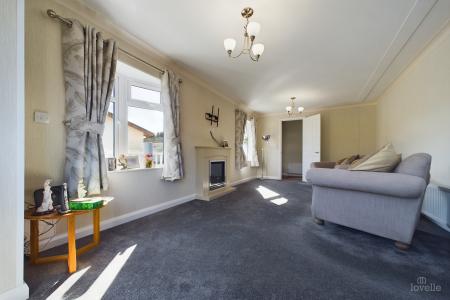 2 bedroom Park home for sale in Barton Broads Park, Maltkiln R, Barton-upon-Humber, North Lincolnshire, DN18