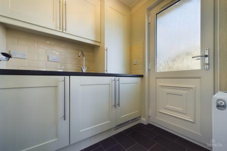 2 bedroom Park home for sale in Barton Broads Park, Maltkiln R, Barton-upon-Humber, North Lincolnshire, DN18