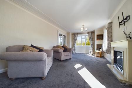 2 bedroom Park home for sale in Barton Broads Park, Maltkiln R, Barton-upon-Humber, North Lincolnshire, DN18