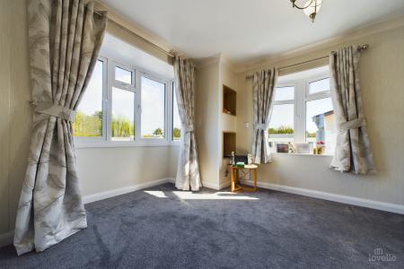 2 bedroom Park home for sale in Barton Broads Park, Maltkiln R, Barton-upon-Humber, North Lincolnshire, DN18