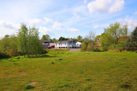 2 bedroom Park home for sale in Barton Broads Park, Maltkiln R, Barton-upon-Humber, North Lincolnshire, DN18