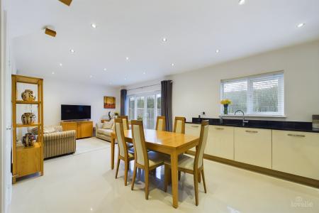 4 bedroom Detached house for sale in Jubilee Place, Barton-upon-Humber, North Lincolnshire, DN18