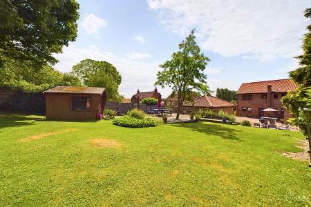 4 bedroom Detached house for sale in Main Street, Horkstow, North Lincolnshire, DN18