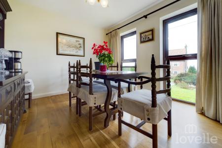 4 bedroom Detached house for sale in Main Street, Horkstow, North Lincolnshire, DN18