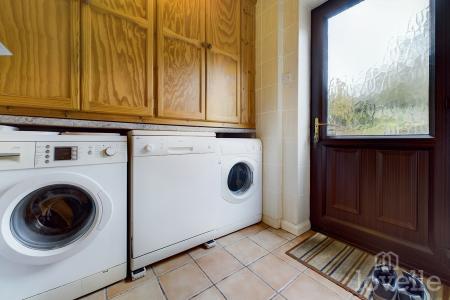 4 bedroom Detached house for sale in Main Street, Horkstow, North Lincolnshire, DN18