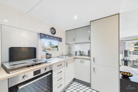 2 bedroom Park home for sale in Maltkiln Road, Barton-upon-Humber, North Lincolnshire, DN18