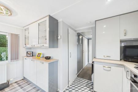 2 bedroom Park home for sale in Maltkiln Road, Barton-upon-Humber, North Lincolnshire, DN18