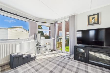 2 bedroom Park home for sale in Maltkiln Road, Barton-upon-Humber, North Lincolnshire, DN18