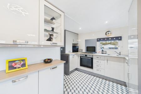 2 bedroom Park home for sale in Maltkiln Road, Barton-upon-Humber, North Lincolnshire, DN18